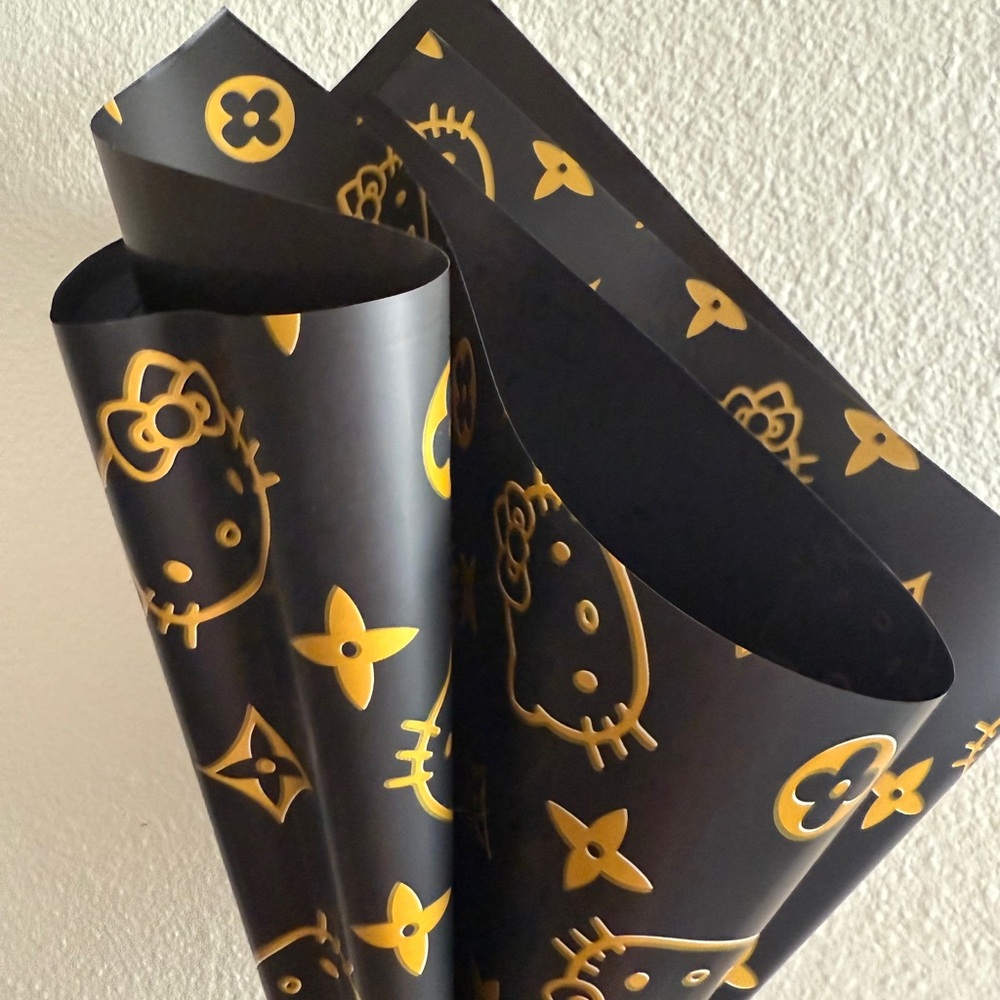 Paper Korean Black and Gold Hello Kitty Wrapping 20 Sheets.